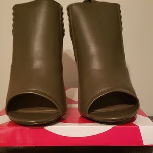 Ashley Stewart Woman Size 12W Olive Green Bootie